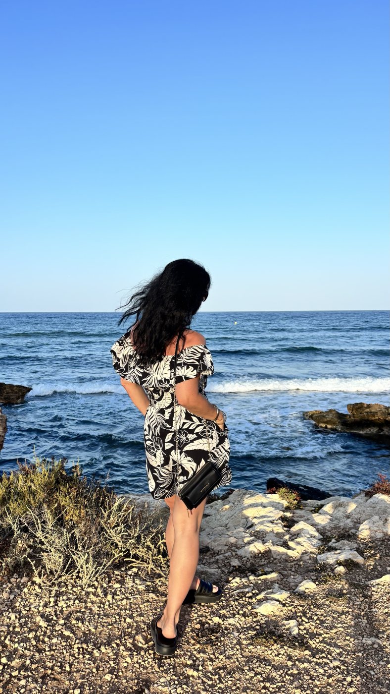 Elena am Meer, Blick zur Seite